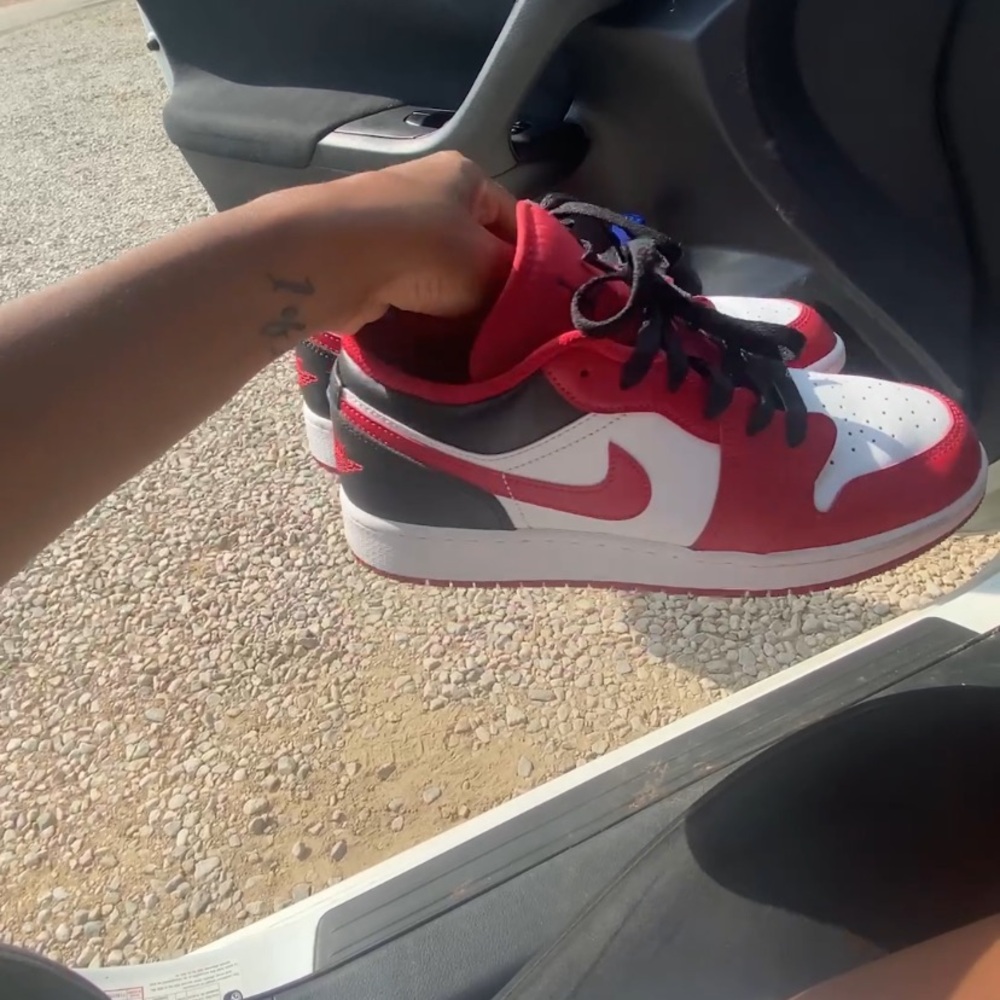 red jordan 1 lows